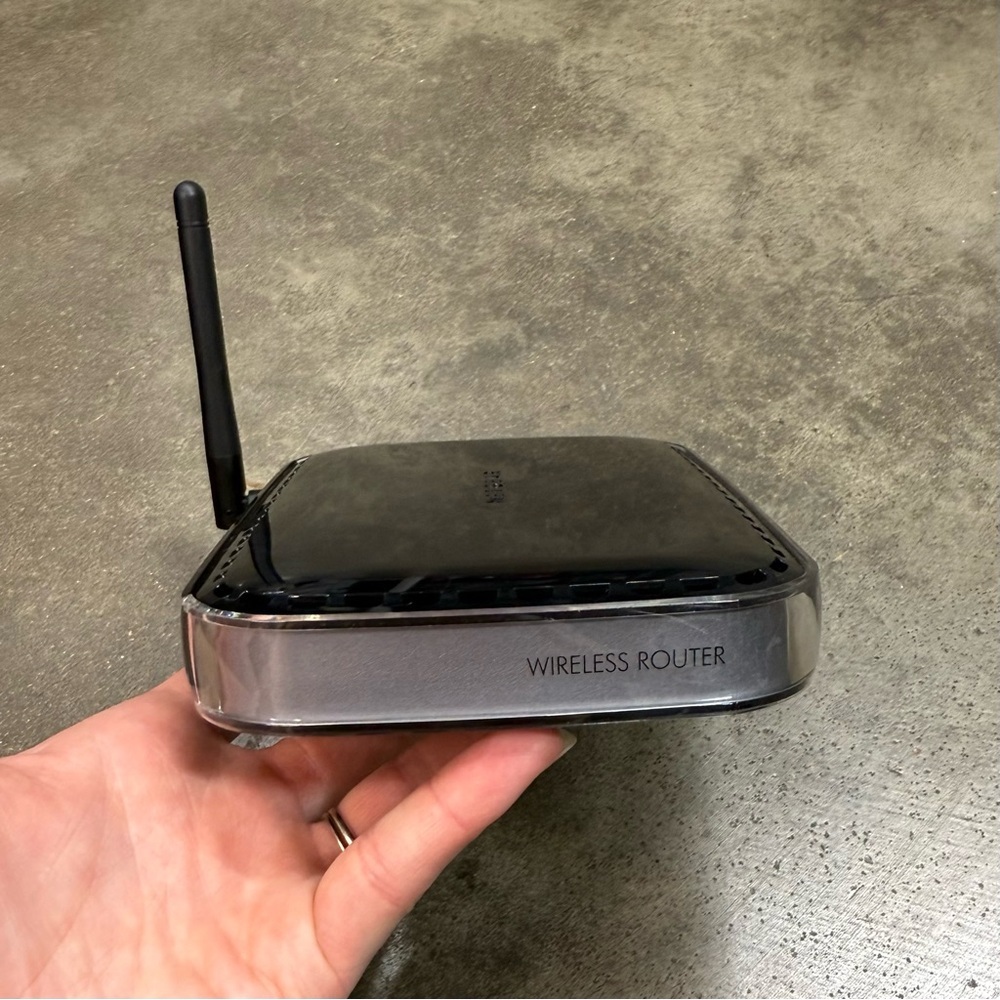Netgear N150 Wireless Router WNR1000 v3 WiFi Broadband Router w Adapter - Picture 7 of 9